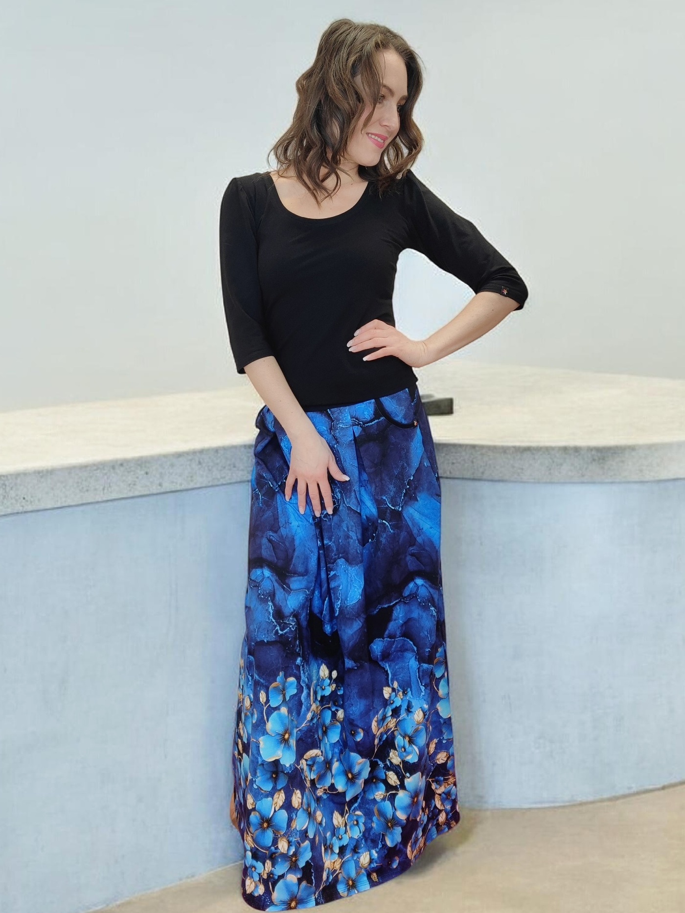 Dlouhá květovaná sukně s kapsami